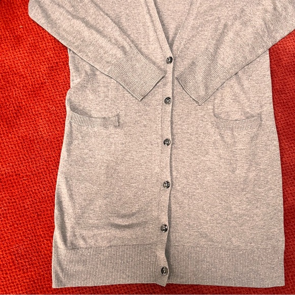 ♥️Host Pick♥️Gap gray cardigan size large - Picture 2 of 6